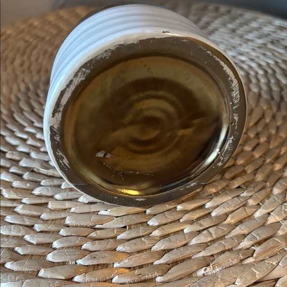 🌸Spring Ready☀️White Ceramic Pot with Gold Rim - Picture 6 of 12